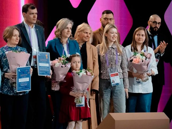 Победителей премии «За безопасное цифровое детство» наградили на V Молодёжном цифровом форуме