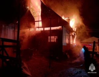 В Башкирии во время пожара в доме подросток спас свою семью