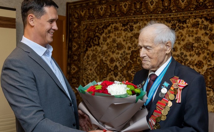 Ветерана Великой Отечественной войны Вячеслава Гаврилова в Южно-Сахалинске поздравляют с 99-летием