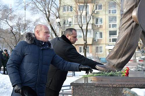 Благовещенские депутаты почтили память Героя СССР Юрия Кузнецова