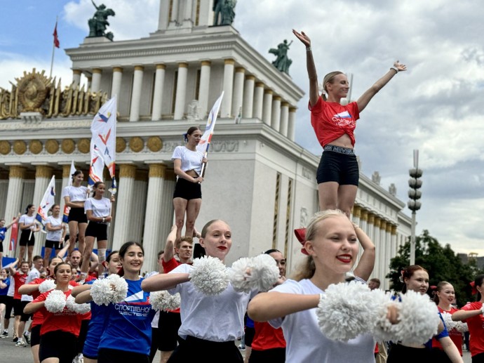 Спортивное шествие в честь Дня физкультурника прошло на ВДНХ