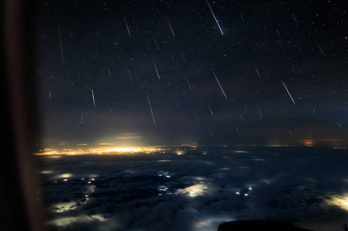 Роскосмос показал кадры самого яркого метеорного потока года