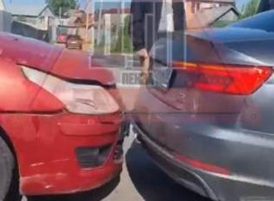 На улице Терновского в Пензе столкнулись две машины