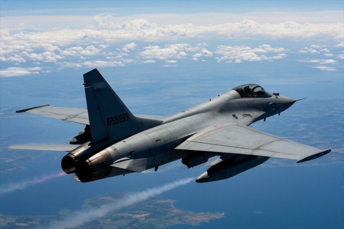 Истребитель ВВС США перехватил самолет около резиденции Трампа