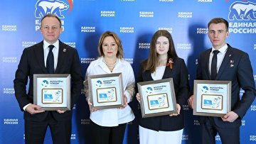 Почтовая марка в честь 10-летия "Волонтеров Победы" вышла в обращение