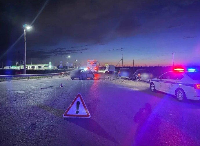 Астраханская полиция выясняет обстоятельства аварии в Началово, где пострадали ребенок и девушка
