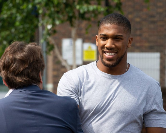 Нганну обратился со словами поддержки к Джошуа, который попал в страшное ДТП Нганну обратился со словами поддержки к Джошуа, который попал в страшное ДТП