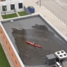 Москвич устроил заплыв на байдарке на крыше «Пятерочки» и попал на видео