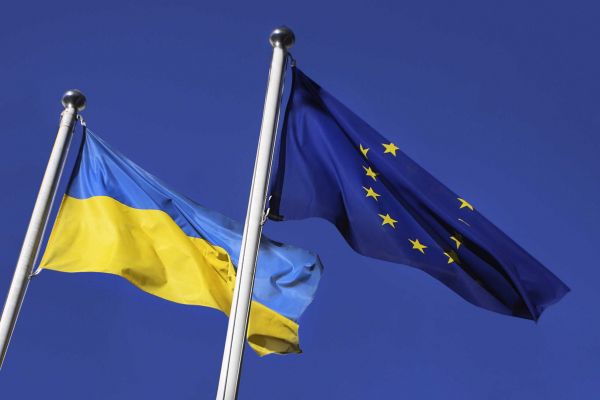 Война с Россией должна продолжаться: ЕС выделил Киеву средства на закупку оружия Война с Россией должна продолжаться: ЕС выделил Киеву средства на закупку оружия