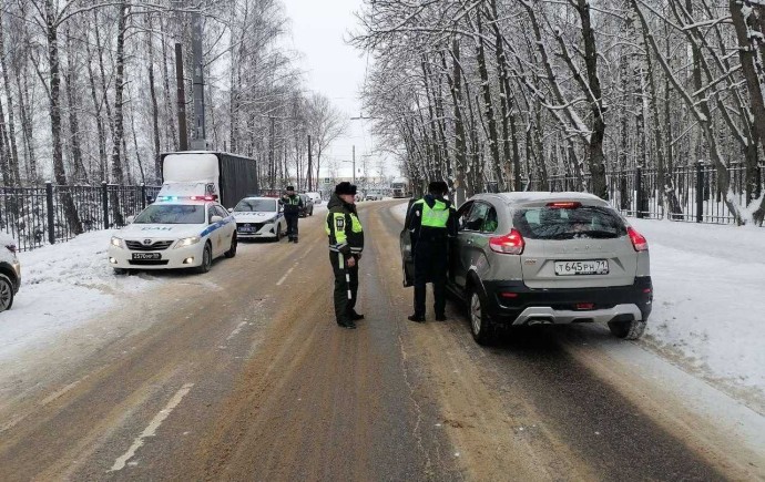 В Туле сотрудники ДПС и ВАИ вышли в совместный рейд В Туле сотрудники ДПС и ВАИ вышли в совместный рейд