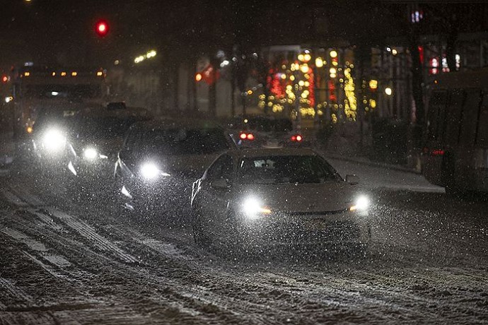 Мощный снежный буран парализовал транспорт на северо-востоке США Мощный снежный буран парализовал транспорт на северо-востоке США
