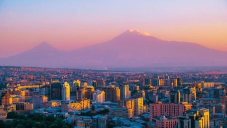 Более 150 россиян застряли в Ереване на 18 часов