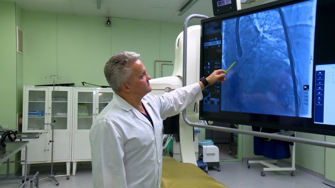 В Мариинской больнице выполнили первые операции, резко снижающие риск инсульта