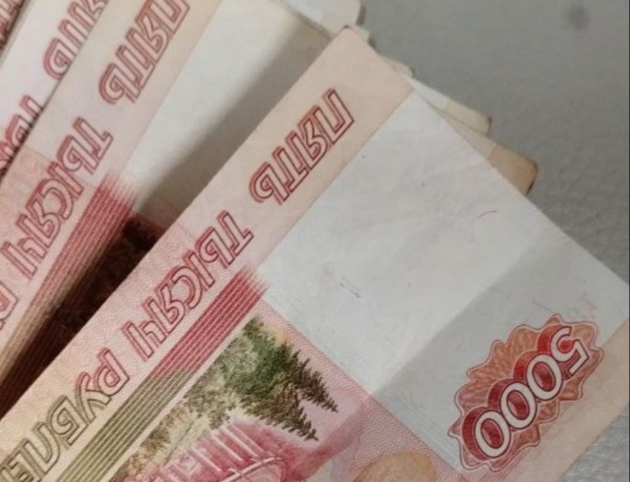 В Чите мужчина лишился сумки с деньгами после попойки в парке