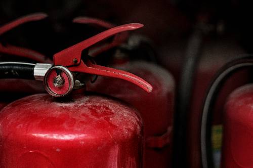 Детскую горку тушили пожарные в Благовещенске Детскую горку тушили пожарные в Благовещенске