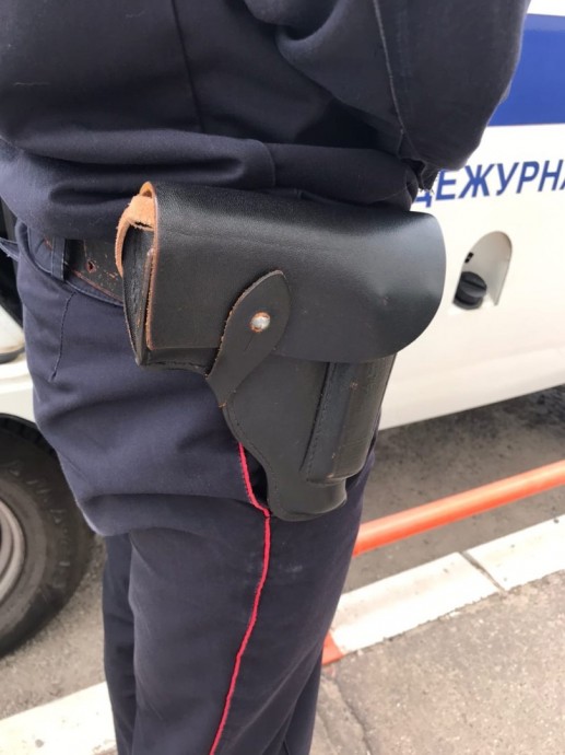В Курске женщина украла у подруги золотые украшения после застолья