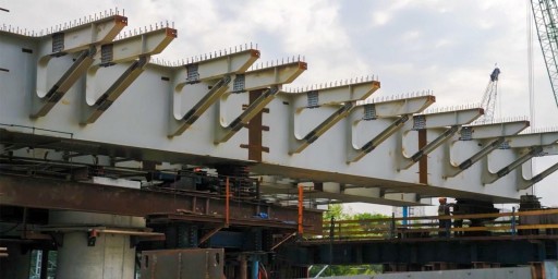 Путепровод через пути МЦД-2 на юго-западе Москвы построен на треть