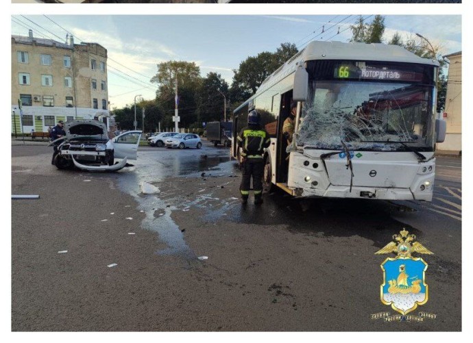 Ехало 25 человек, есть пострадавший: авария с автобусом №66 произошла в центре Костромы