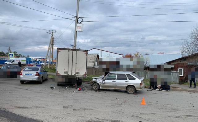 Двое взрослых и ребенок пострадали в столкновении трех машин в Уфе Двое взрослых и ребенок пострадали в столкновении трех машин в Уфе