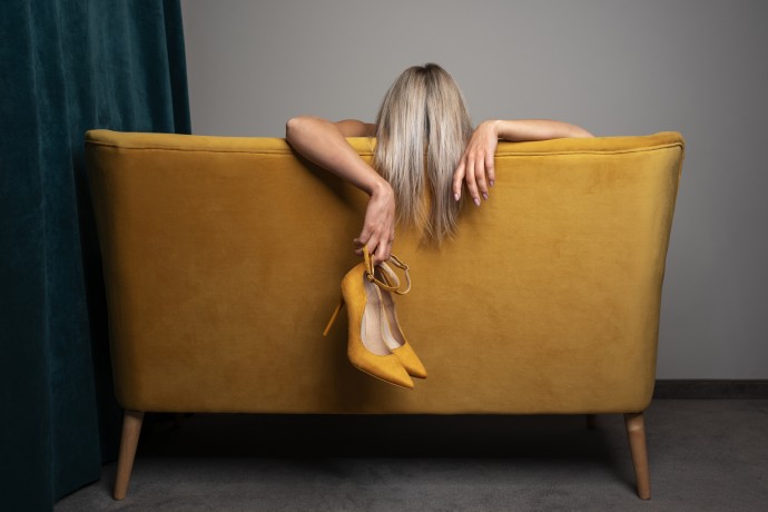 Эскортница заковала пенис москвича в клетку и сбежала Эскортница заковала пенис москвича в клетку и сбежала