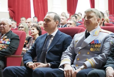 «Служим России – служим закону» - в Мордовии с профессиональным праздником поздравили сотрудников органов внутренних дел