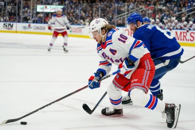 Комментатор Николаев заявил, что Панарину рано возвращаться в КХЛ