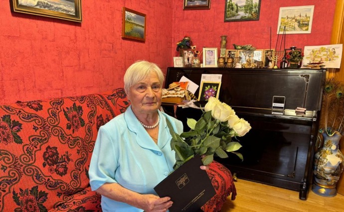 Ветеран труда Елена Петрова из Южно-Сахалинска отметила 94-летний юбилей