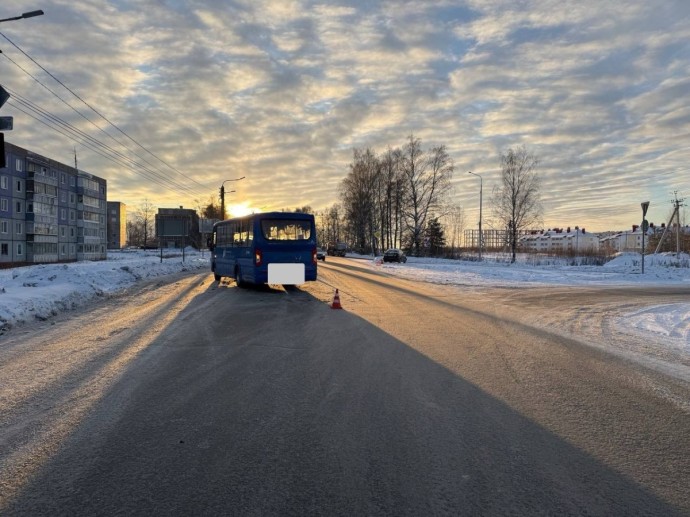 На Советской столкнулись автобус и легковушка: двое пострадавших