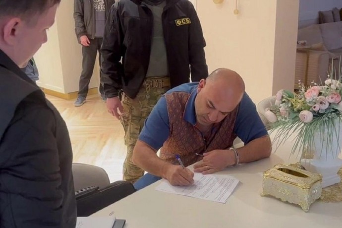 В Челябинске за взятку задержали экс-начальника местного ГАИ