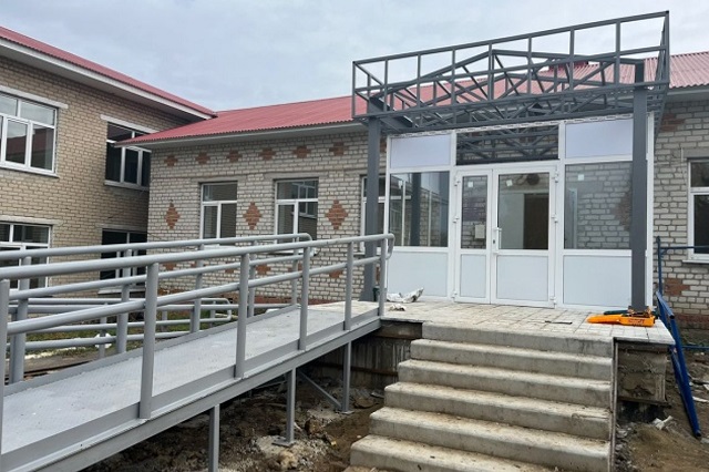 Депутаты проверили ход капитального ремонта Атюрьевской районной поликлиники Депутаты проверили ход капитального ремонта Атюрьевской районной поликлиники