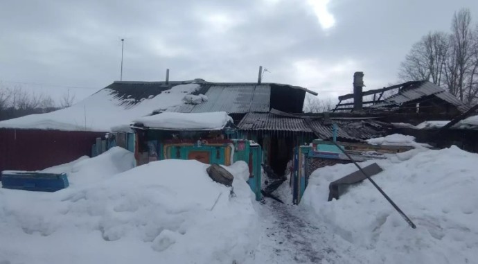 Пензеснкие пожарные эвакуировали женщину из горящего здания