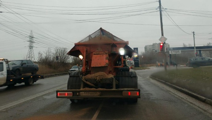 Больше тысячи тонн смеси рассыпали по Костроме ради безопасности