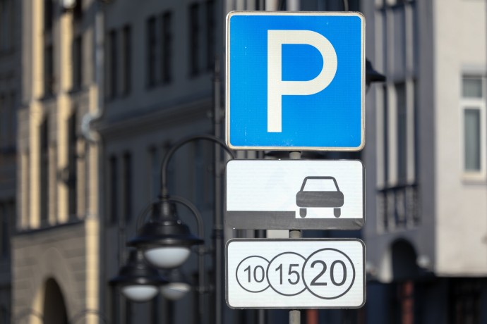 В 37 регионах многодетные могут оформить разрешение на бесплатную парковку