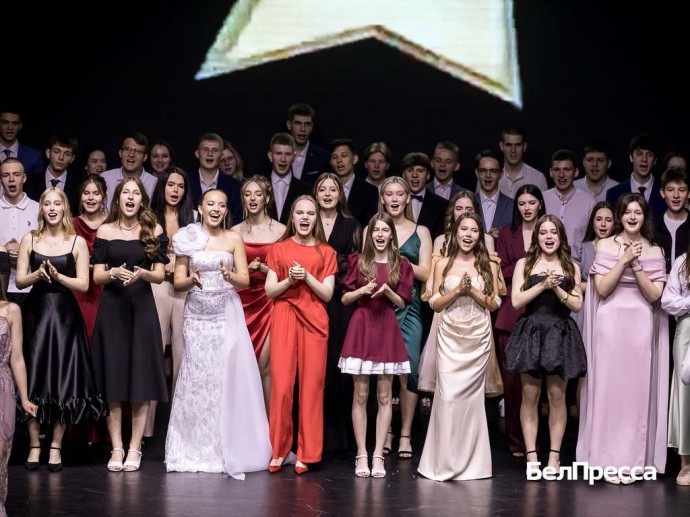 В Белгороде провели выпускные балы (фоторепортаж)