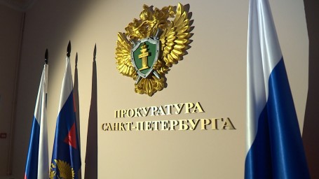 В Петербурге женщина нашла чужую банковскую карту и потратила с нее деньги на алкоголь