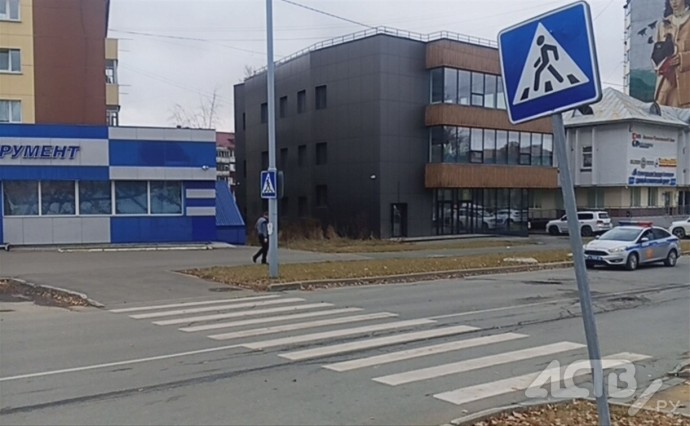 Очевидцев наезда Ford Explorer на мужчину ищут в Южно-Сахалинске