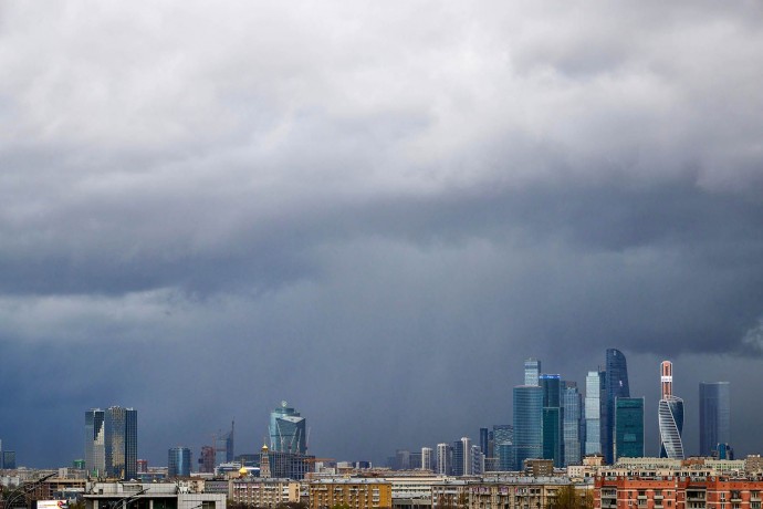 До 15 метров в секунду: москвичей предупреждают о ветреной погоде