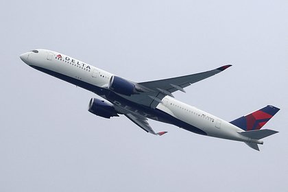 Самолет со 136 пассажирами на борту вернулся в аэропорт из-за дыма в двигателе