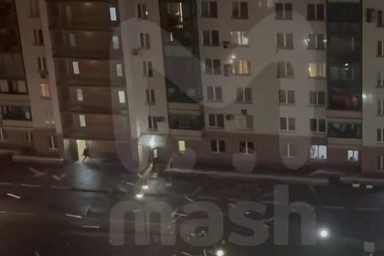 Первые минуты после попадания дрона ВСУ в многоэтажку под Москвой попали на видео