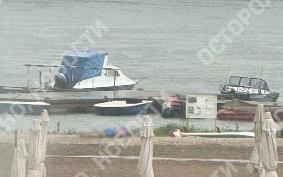 Три человека погибли от удара молнии на пляже в Тульской области