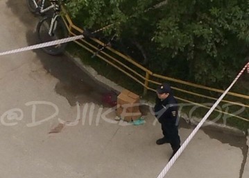Молодой человек упал с 12-го этажа дома по ул. Петровского в Якутске