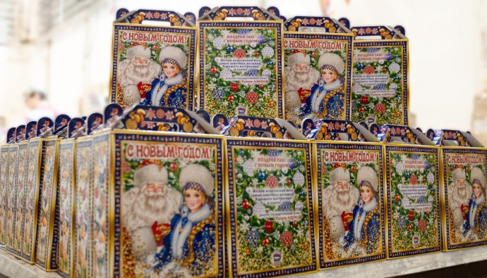 15 тысяч детей получат новогодние подарки от Рахима Азимова 15 тысяч детей получат новогодние подарки от Рахима Азимова