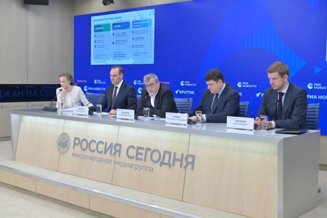 Глава Мордовии рассказал о мерах поддержки демографии в регионе на круглом столе, посвященном этой теме