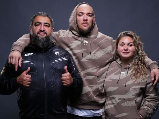 Бразильский спортсмен UFC вышел на бой в США под песню «Матушка» и победил