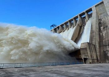 Бурейская ГЭС закрыла почти все затворы