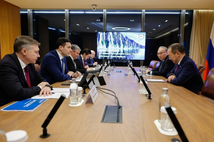 Глава Якутии встретился с министром промышленности России Глава Якутии встретился с министром промышленности России