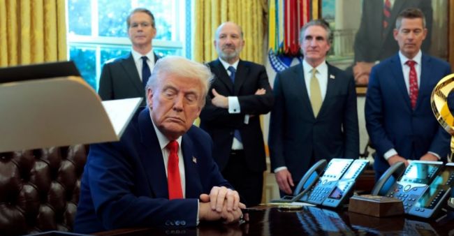 Трамп заявил, что не станет отменять решение о введении пошлин в отношении Евросоюза