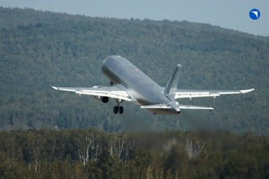 Построенный по серийным технологиям импортозамещённый SJ-100 совершил сегодня свой первый полёт