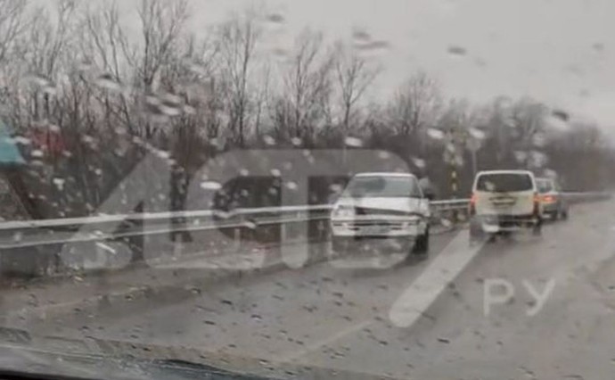 В Долинском районе столкнулись три автомобиля В Долинском районе столкнулись три автомобиля