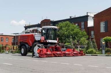 «Ростсельмаш» разработал мощнейший в России кормоуборочный комбайн